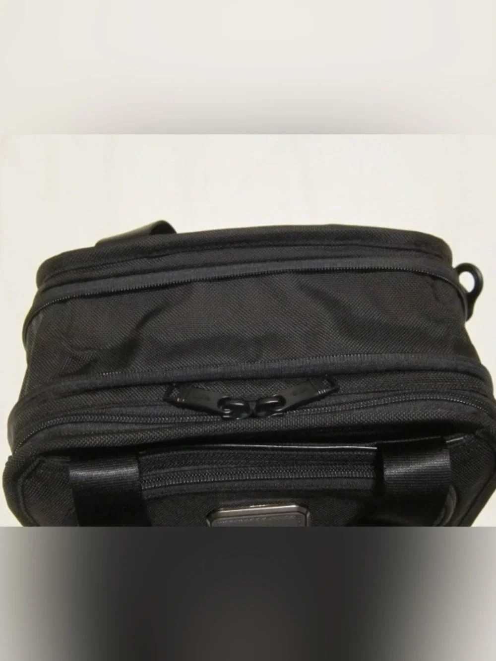 TUMI Alpha 3 Expandable Organizer Travel Tote Briefcase Bag Black Crossbody Mint
